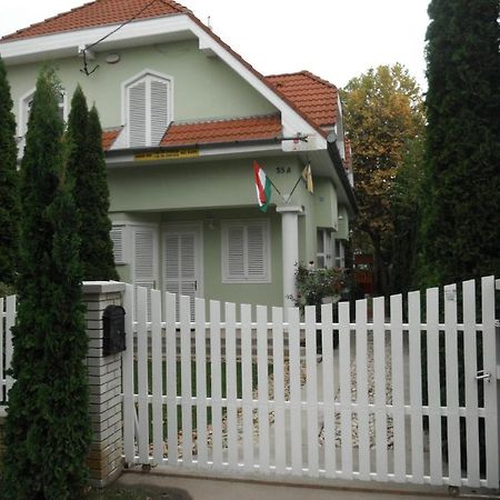 Csokonai Guesthouse Zamardi Bagian luar foto
