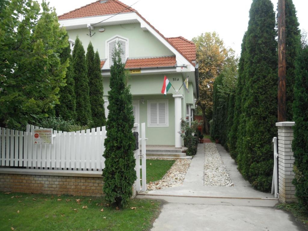 Csokonai Guesthouse Zamardi Bagian luar foto