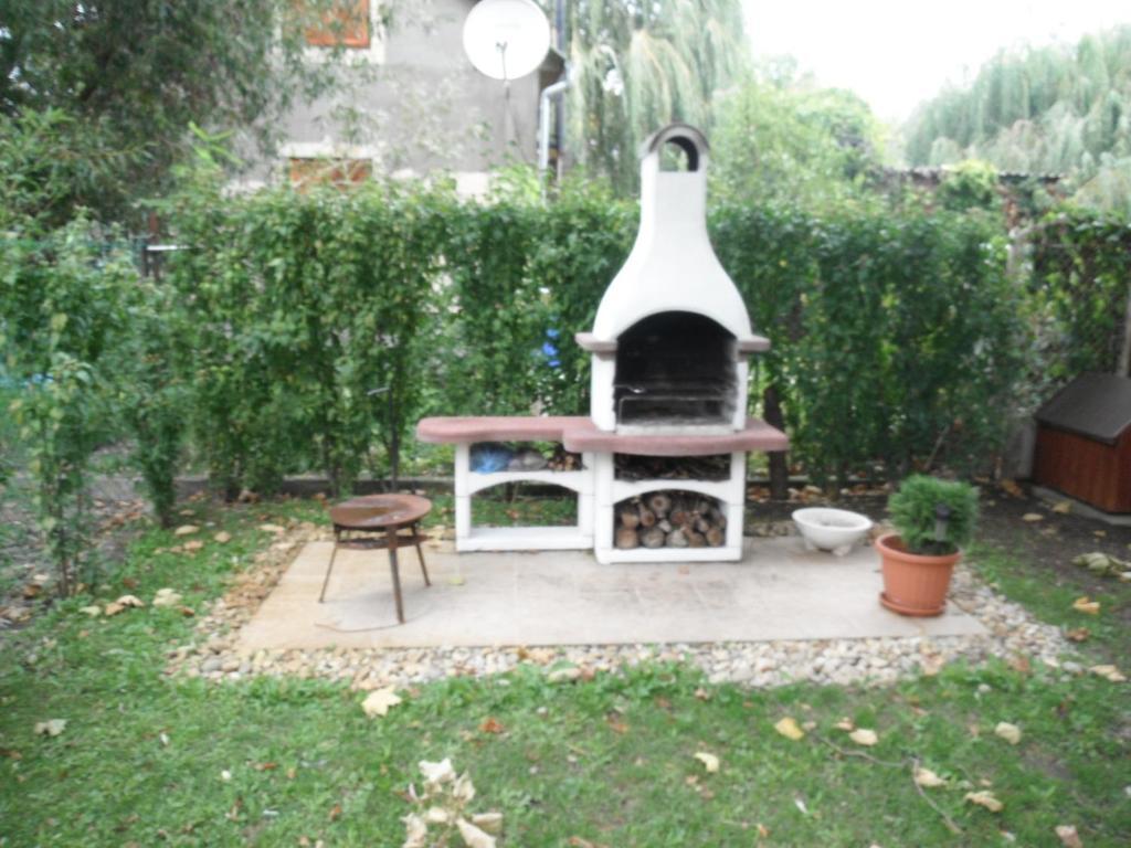 Csokonai Guesthouse Zamardi Bagian luar foto