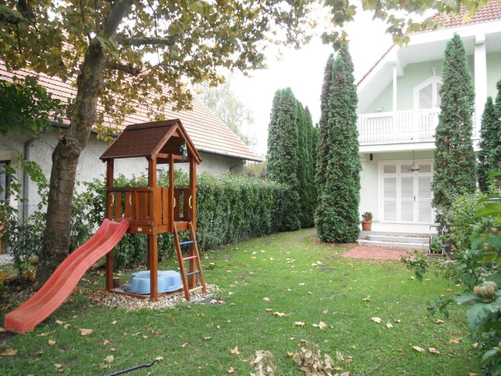 Csokonai Guesthouse Zamardi Bagian luar foto