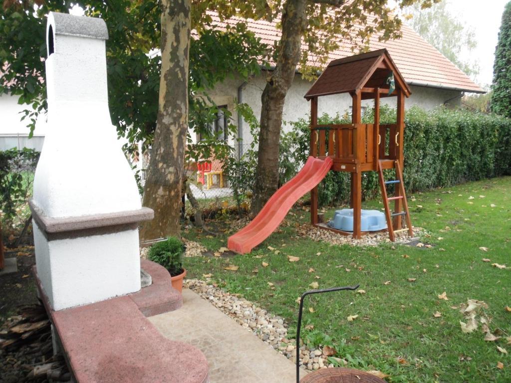 Csokonai Guesthouse Zamardi Bagian luar foto